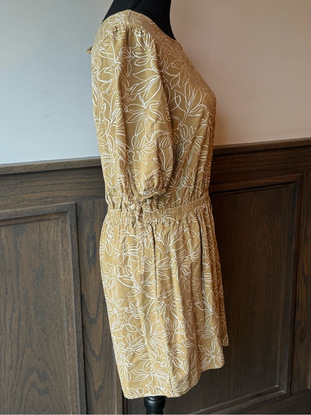 LOFT beach Neutral Tan Floral open back romper small EUC - Picture 6 of 8